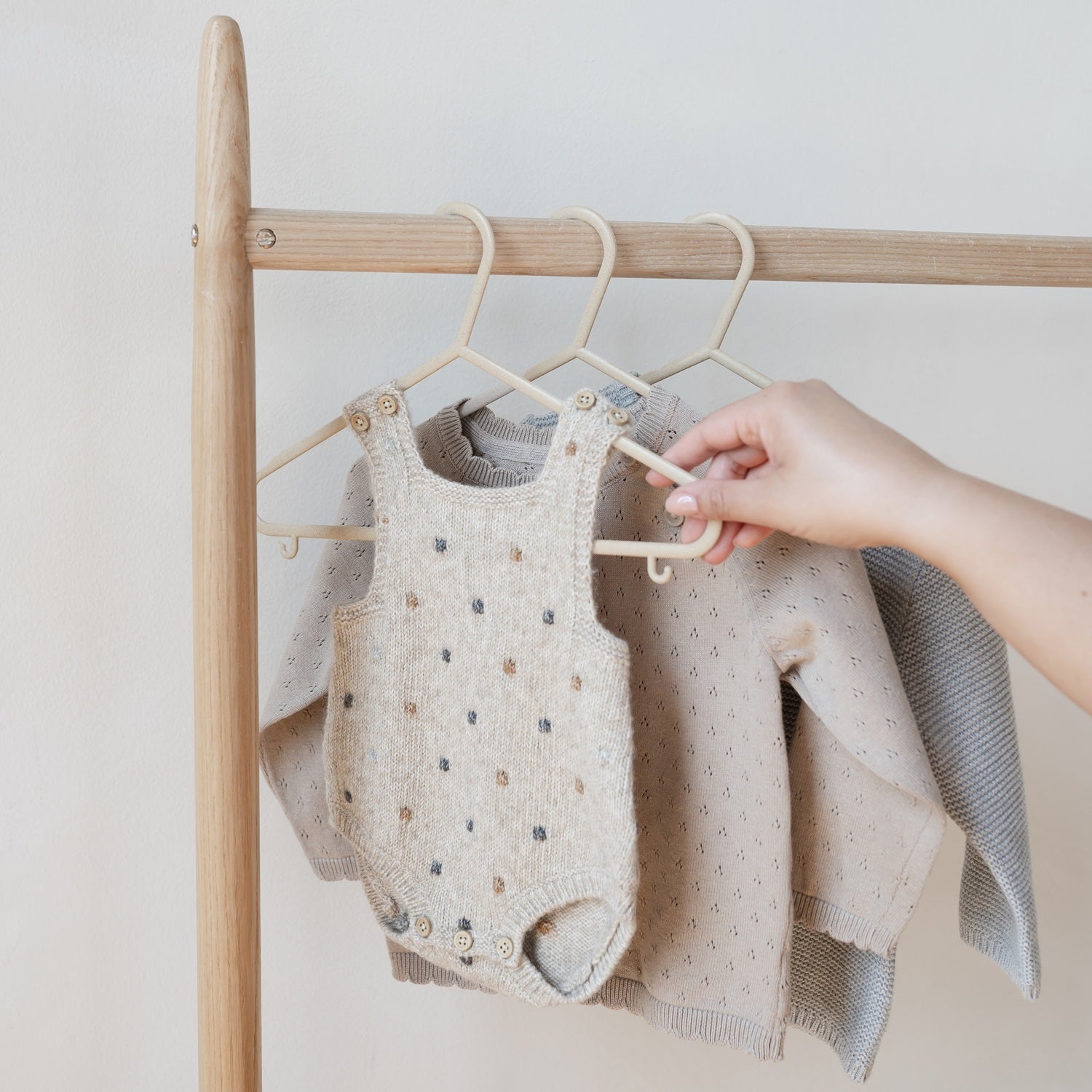 3-sprouts-beige-lot-30-cintres-enfant-en-paille-de-bl image 2