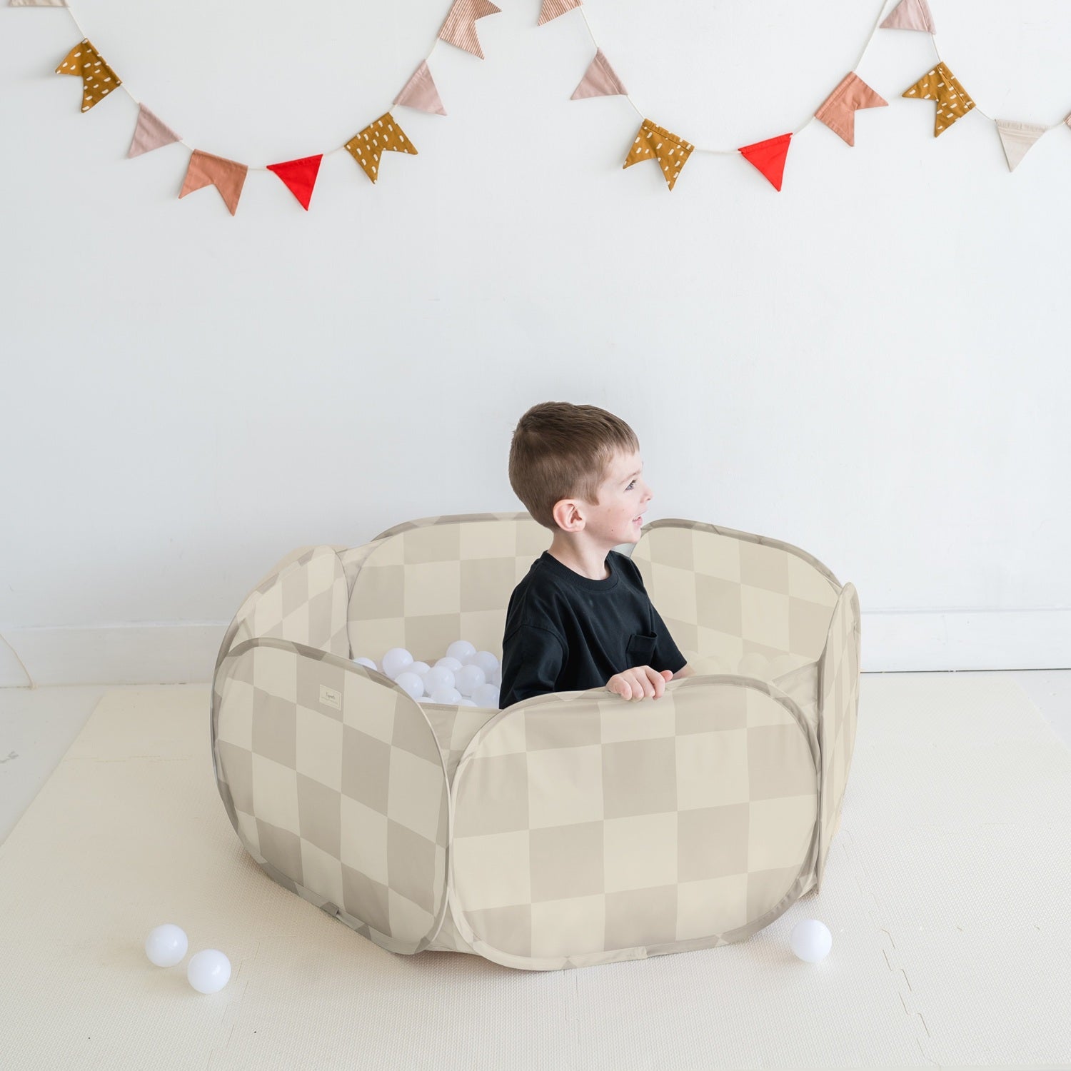 3-sprouts-piscine-balles-beige-damier-tissu-recycl image 2