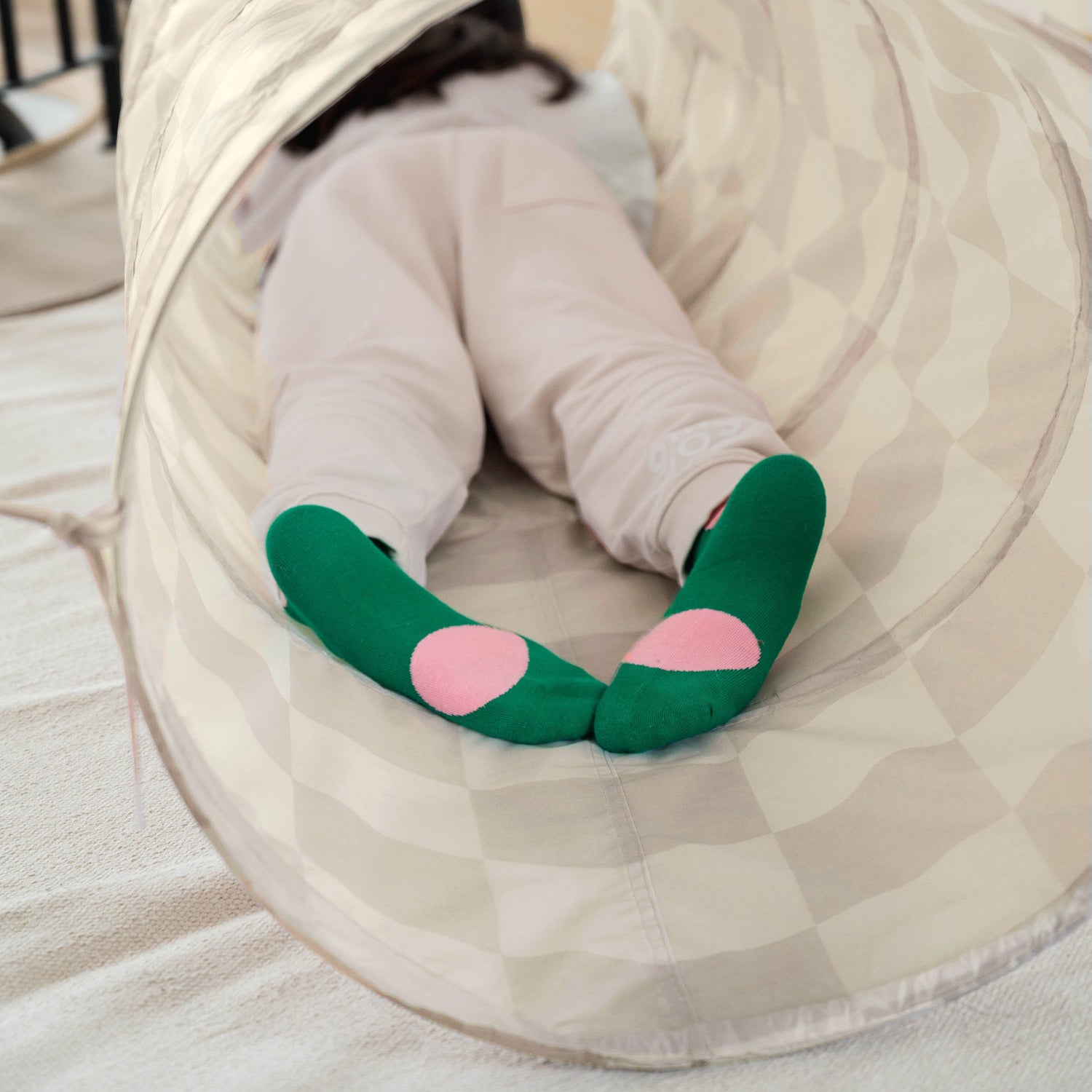 3-sprouts-tunnel-de-jeu-beige-damier-en-tissu-recycl image 3