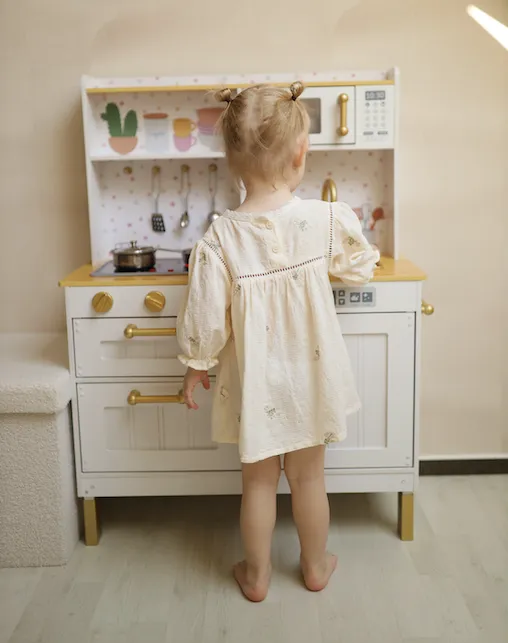 meowbaby-cuisine-en-bois-blanc-or-sons-lumi-res-accessoires image 1