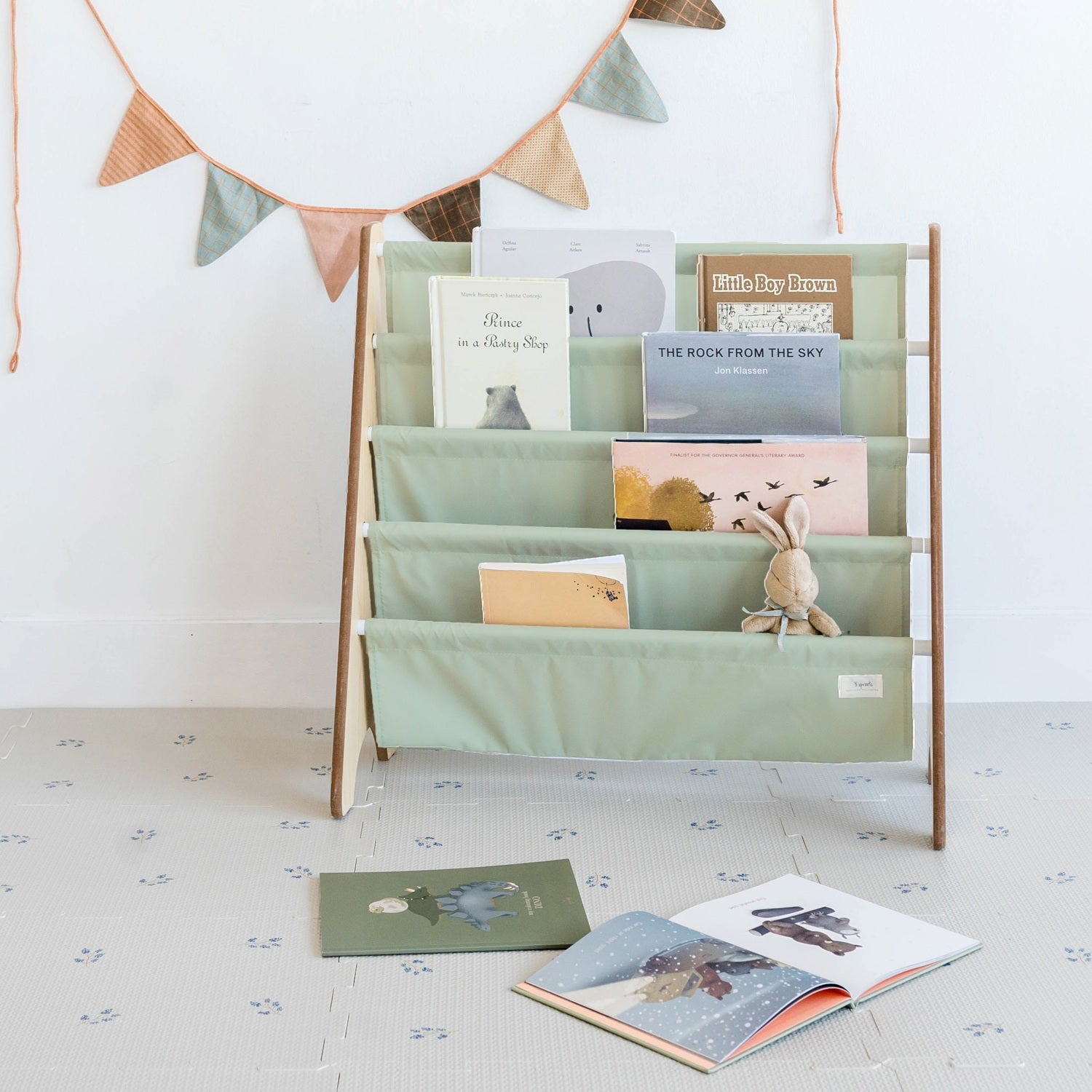 3-sprouts-biblioth-que-enfant-tissu-recycl-vert-porte-livres image 3