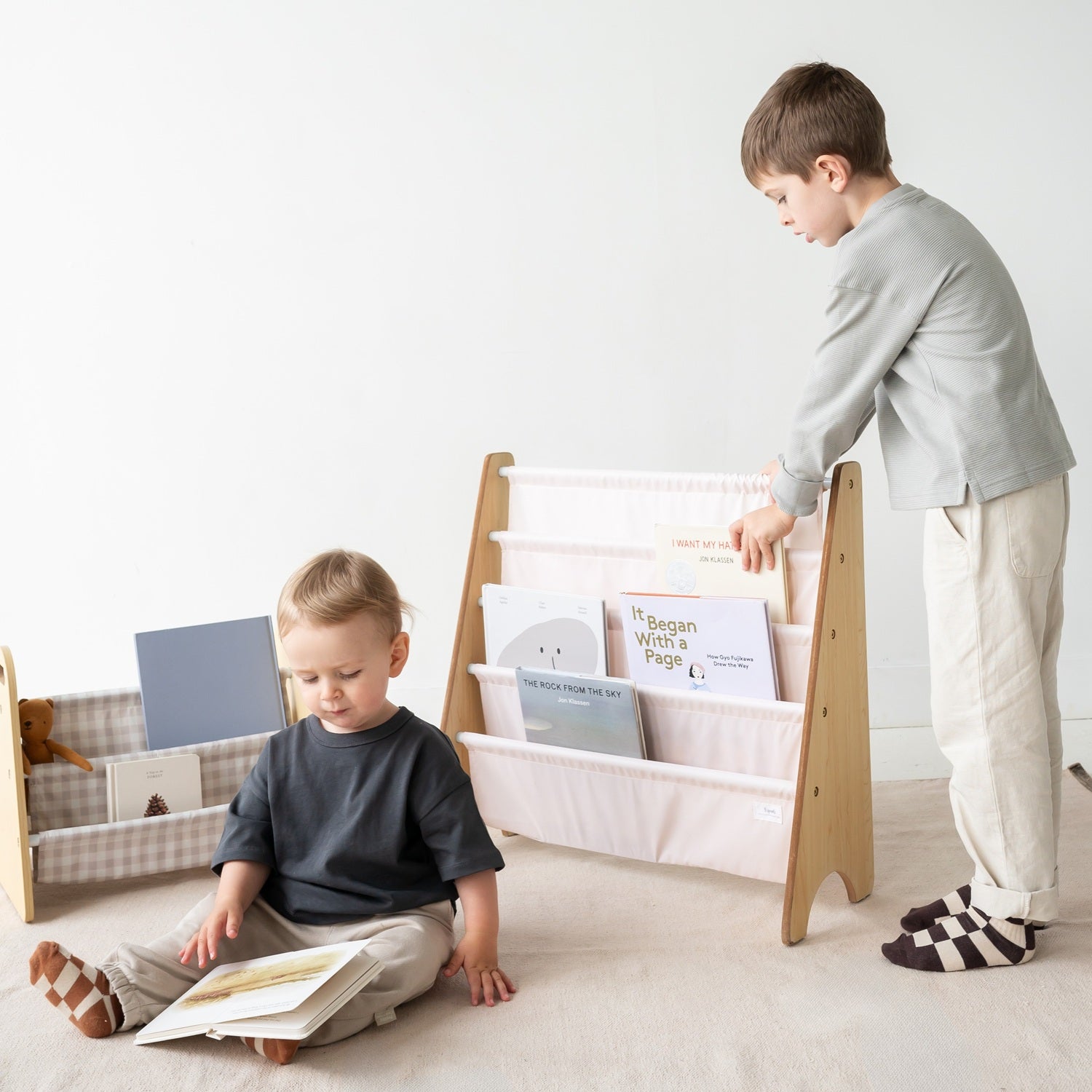 3-sprouts-biblioth-que-rose-porte-livres-tissu-recycl-enfant image 5