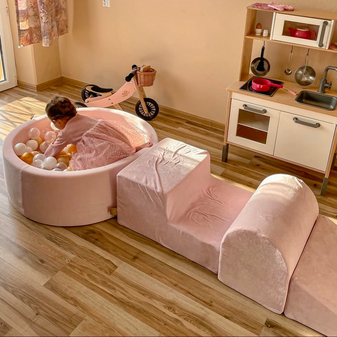 meowbaby-velvet-parcours-3-pi-ces-piscine-balles-ronde-90x30-cm-200-balles-rose image 4