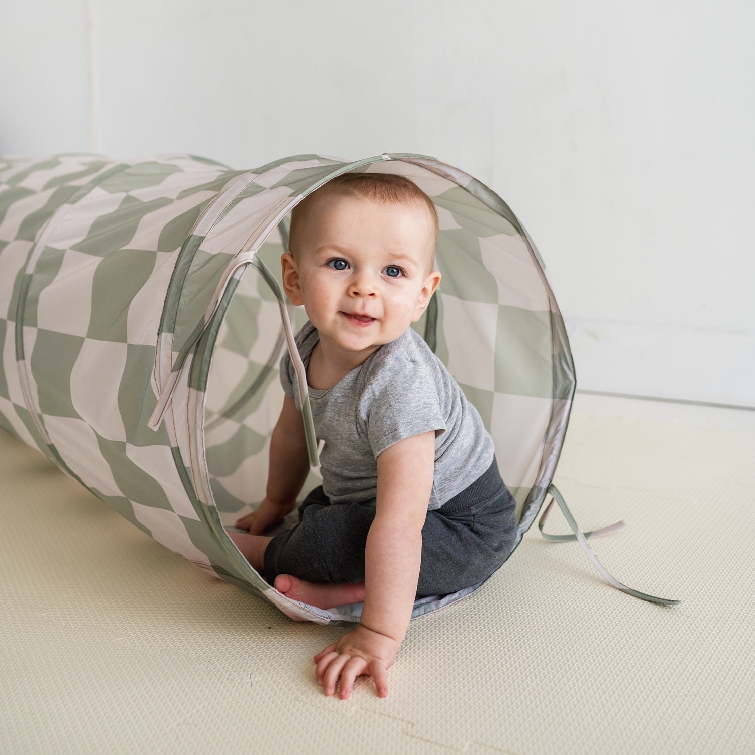 3-sprouts-tunnel-de-jeu-tissu-recycl-vert-damier image 2