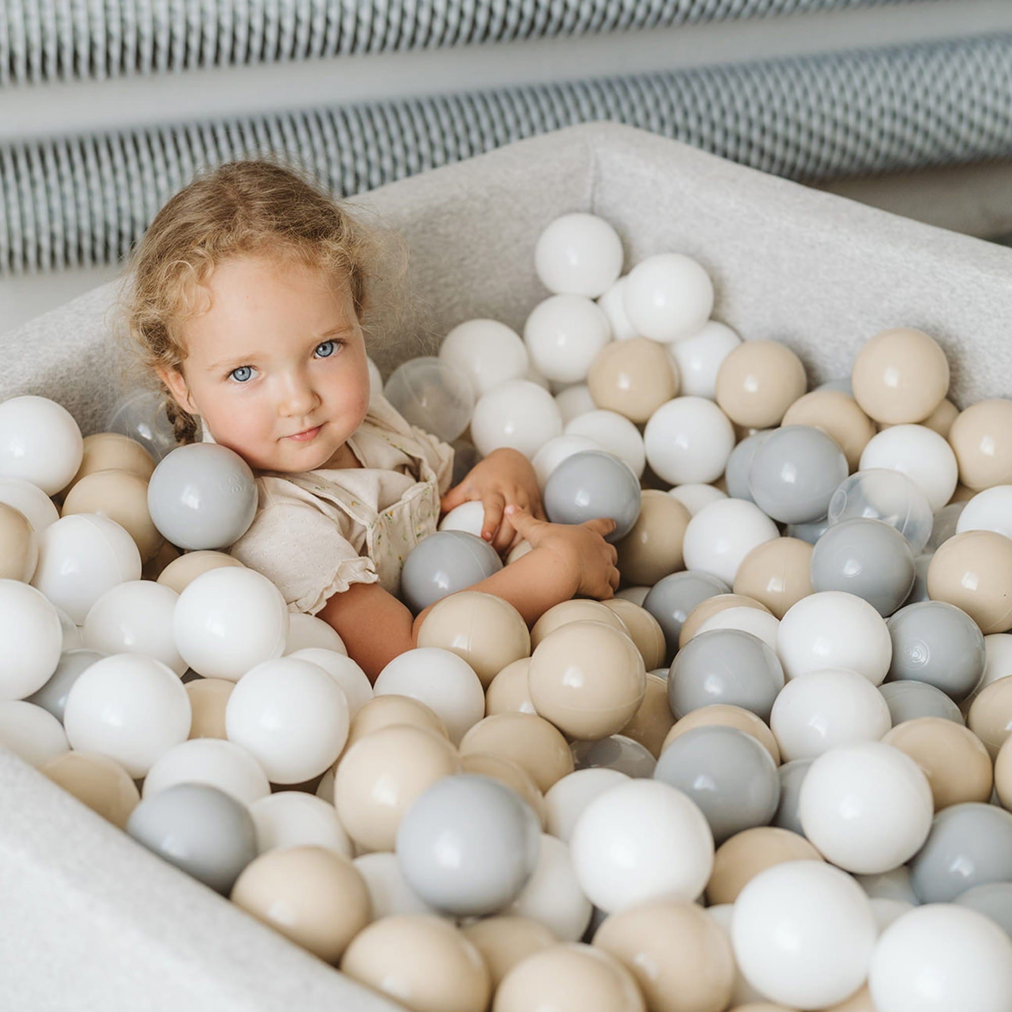 meowbaby-piscine-balles-carr-e-90x90-cm-jersey-grise-300-balles image 3