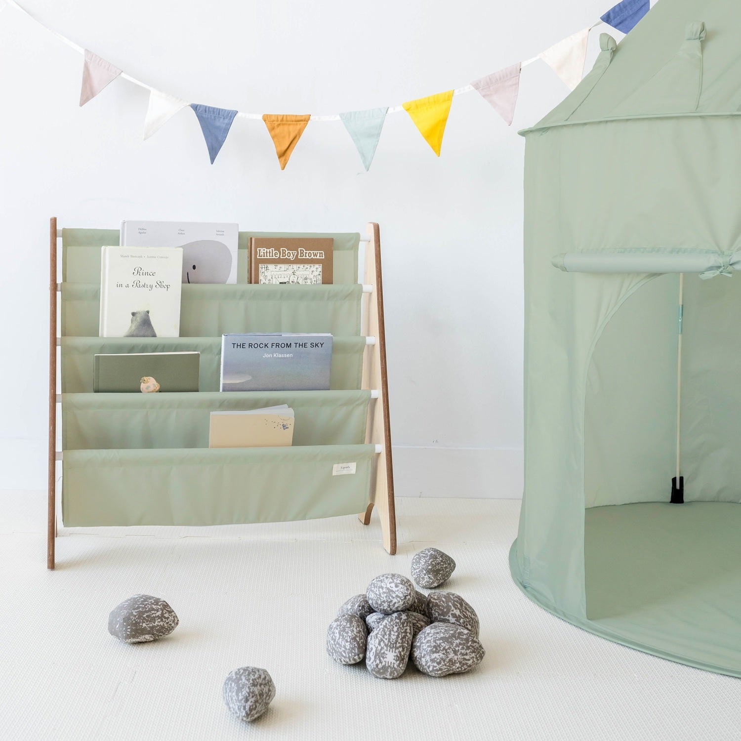 3-sprouts-biblioth-que-enfant-tissu-recycl-vert-porte-livres image 4