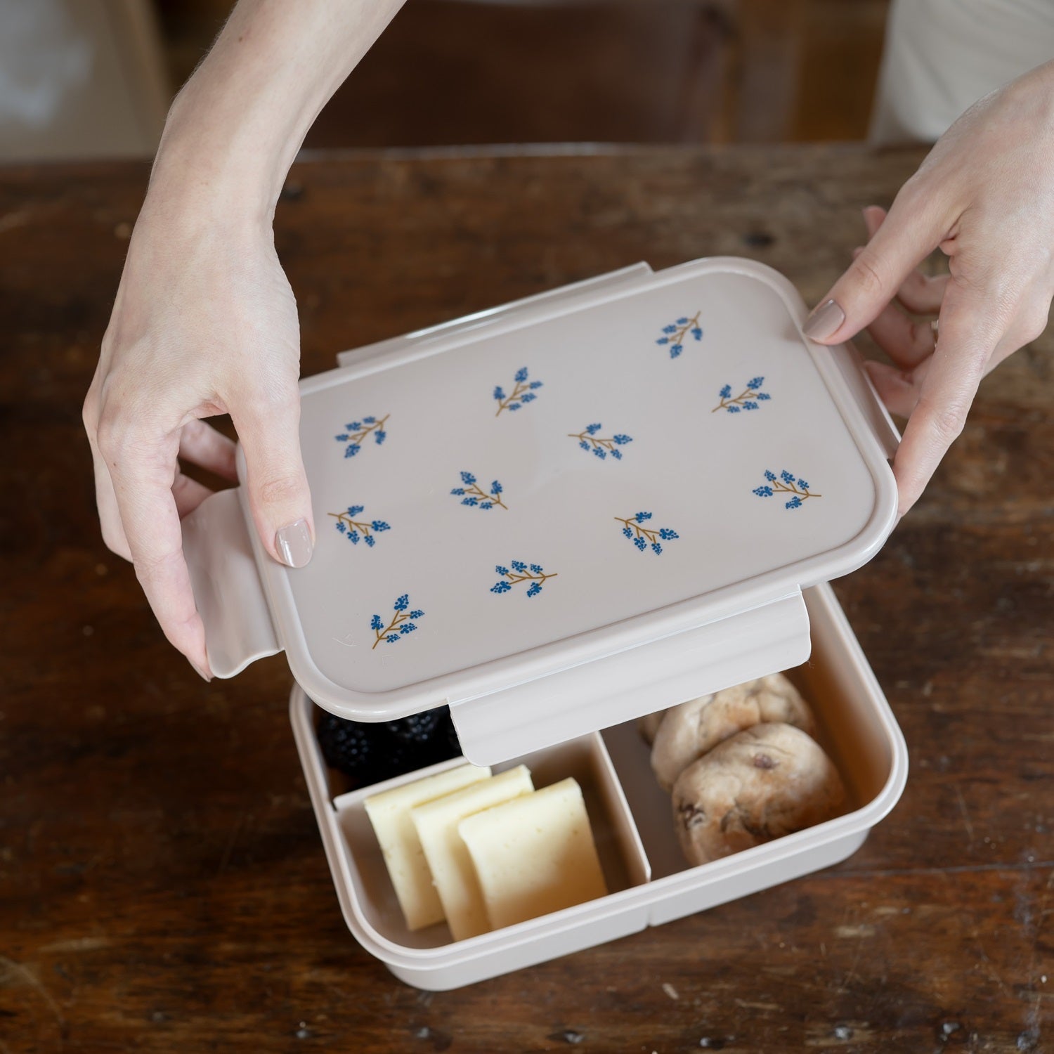 3-sprouts-bo-te-bento-recycl-e-3-compartiments-bleu-myrtille-taupe image 4