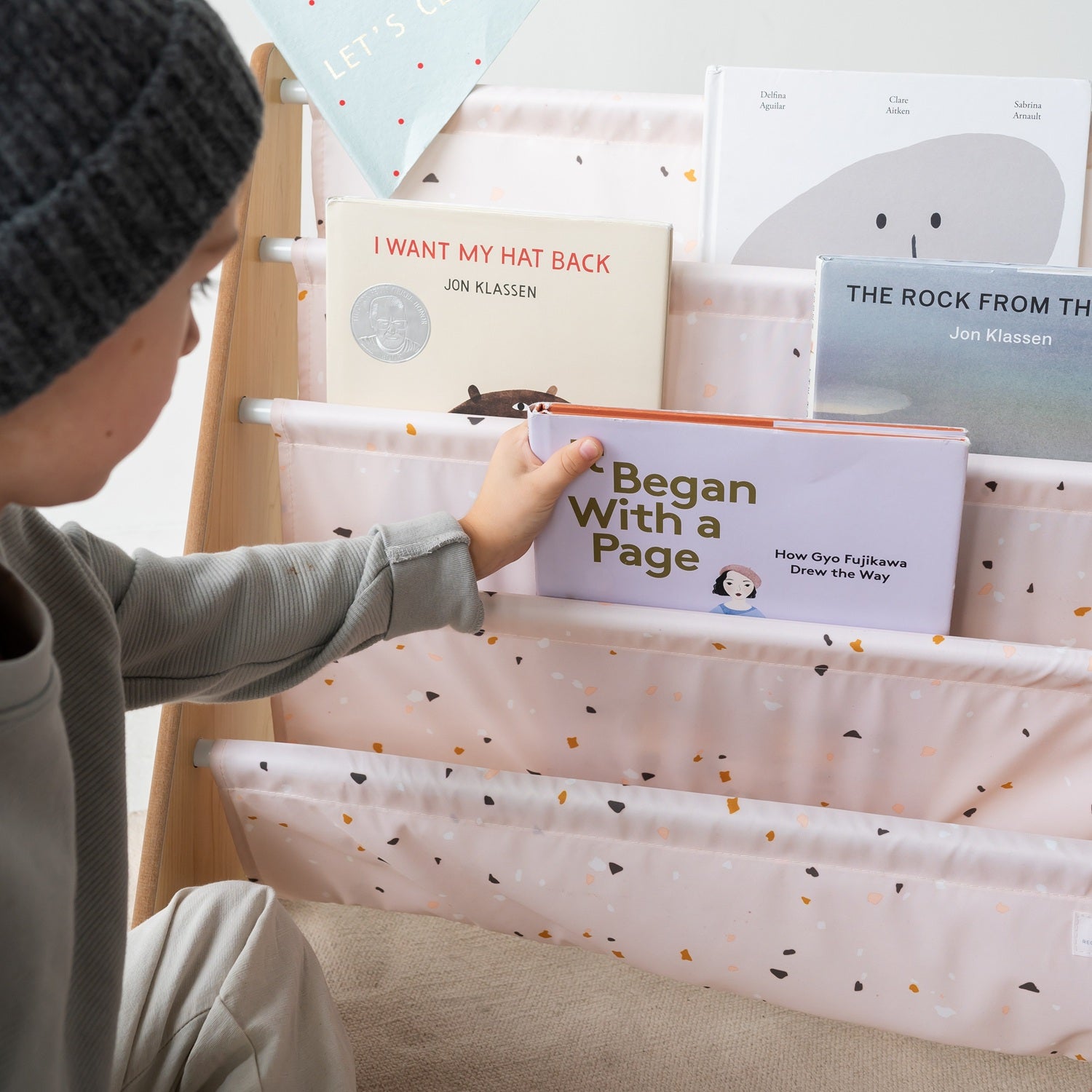 3-sprouts-biblioth-que-enfant-terrazzo-rose-en-tissu-recycl image 4