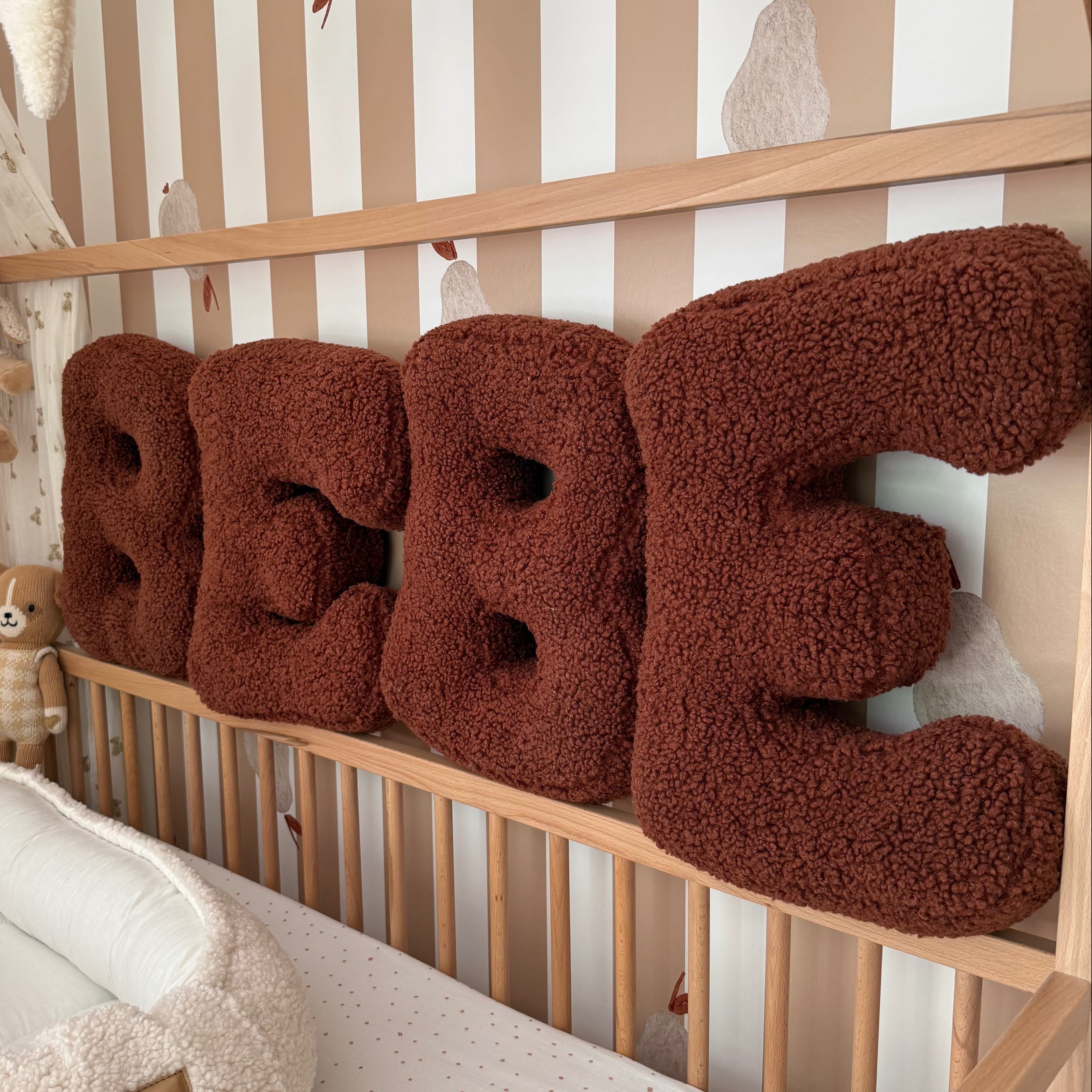 meowbaby-grand-coussin-alphabet-bearly-marron-lettre-au-choix image 2