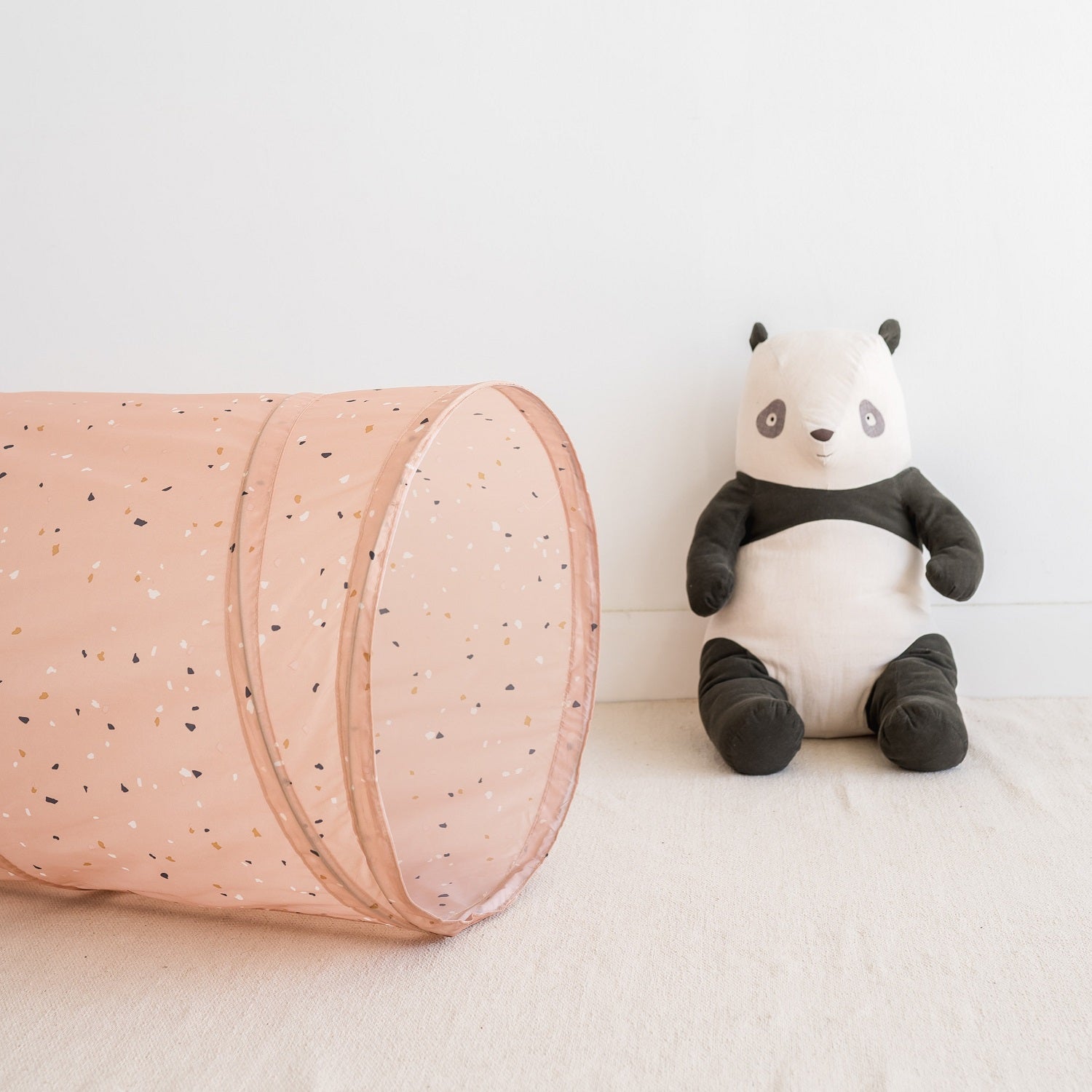 3-sprouts-tunnel-de-jeu-enfant-terrazzo-clay-en-tissu-recycl image 3