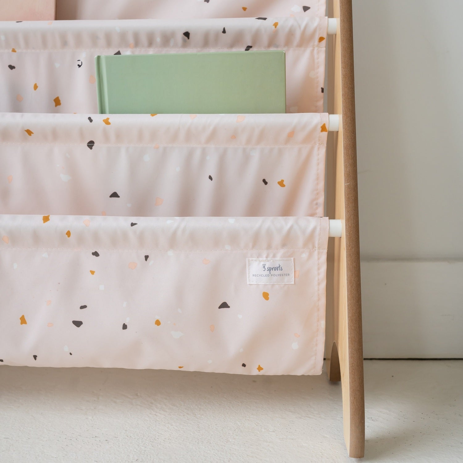 3-sprouts-biblioth-que-enfant-terrazzo-rose-en-tissu-recycl image 5