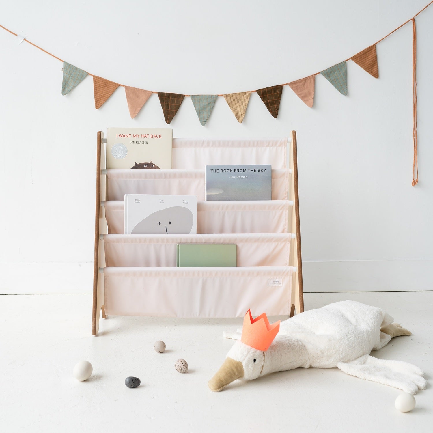 3-sprouts-biblioth-que-rose-porte-livres-tissu-recycl-enfant image 3
