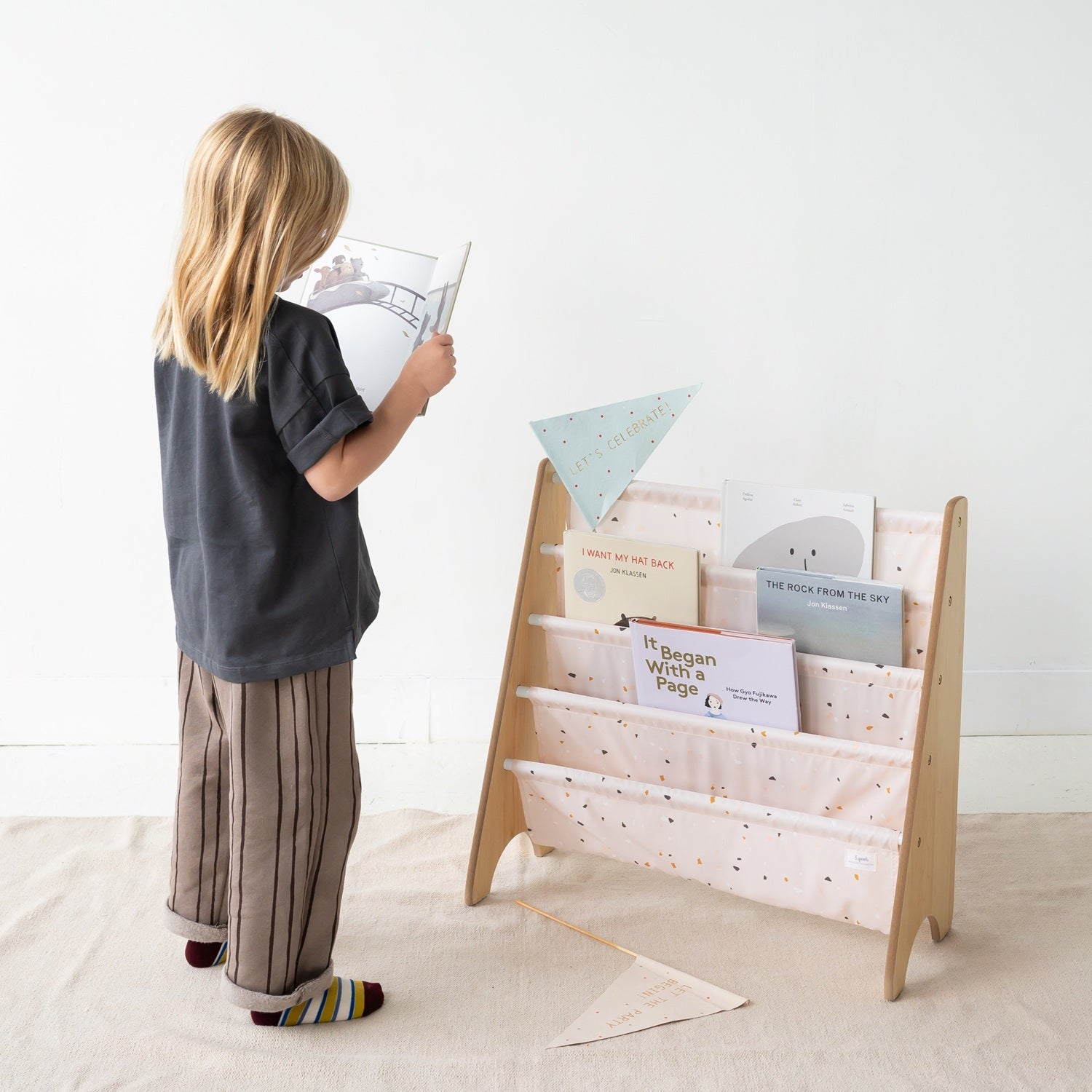 3-sprouts-biblioth-que-enfant-terrazzo-rose-en-tissu-recycl image 2