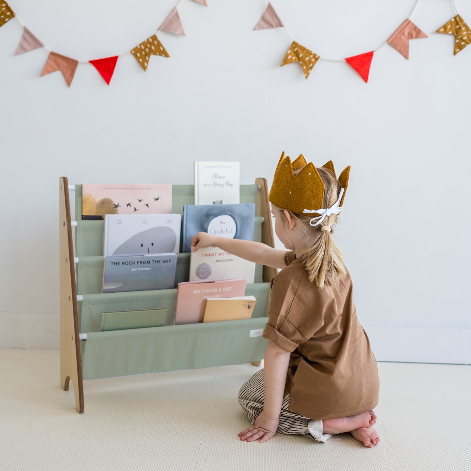 3-sprouts-biblioth-que-enfant-tissu-recycl-vert-porte-livres image 2